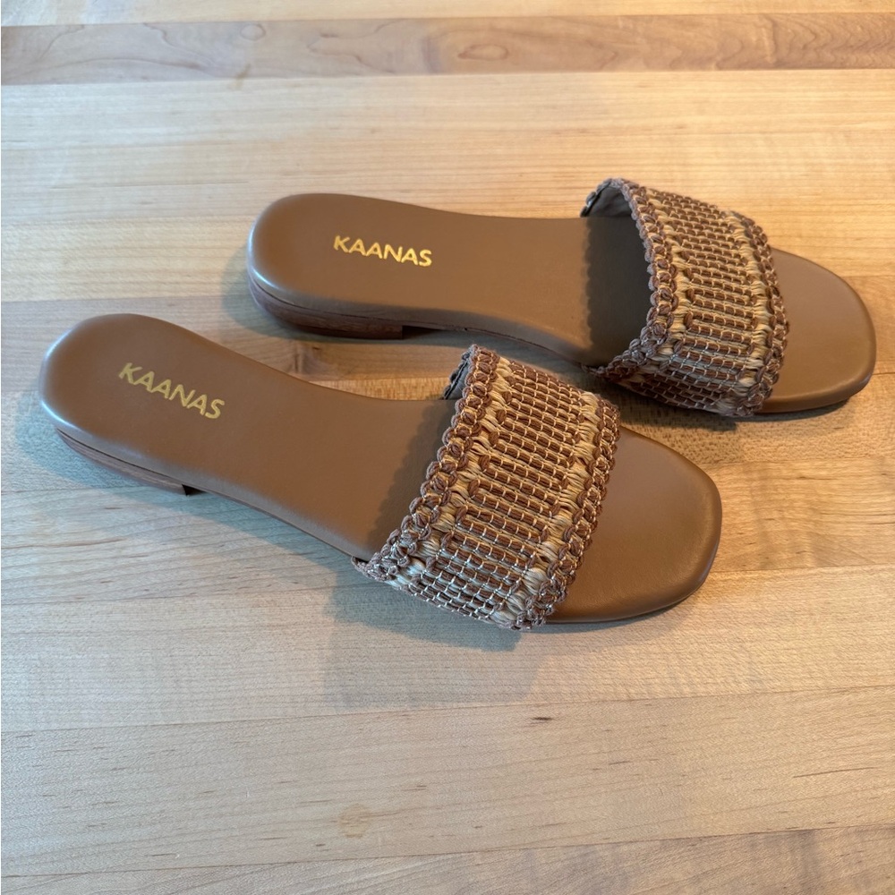 Kaanas NWOT Tan Woven Slide Sandals